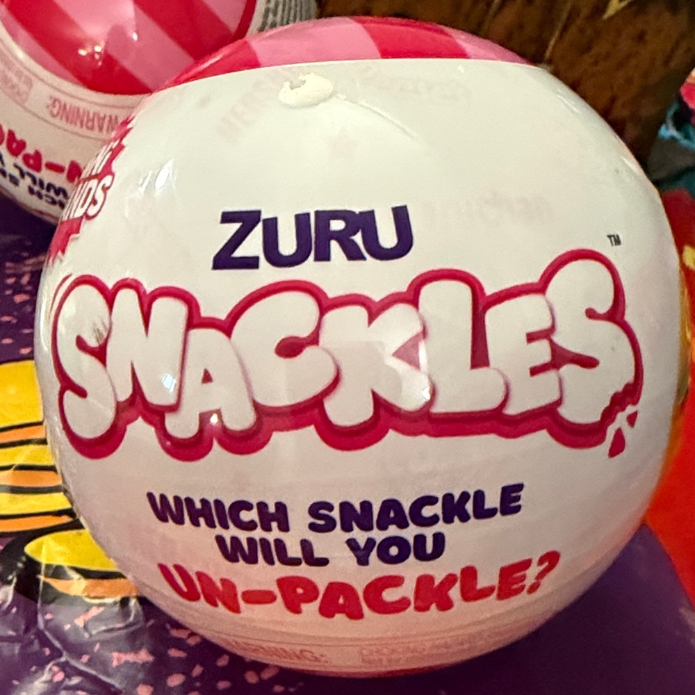 Two Zuru Snackles Party Favor Ball - Pink and White